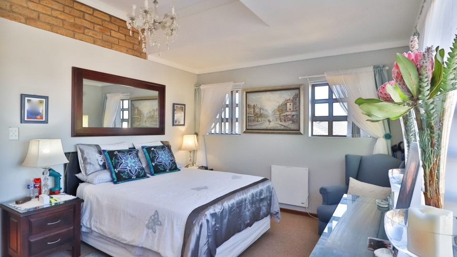 5 Bedroom Property for Sale in Stilbaai Wes Western Cape